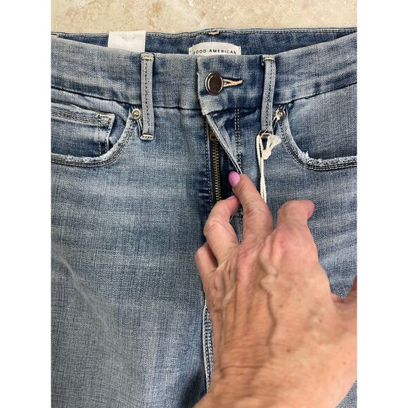 Good American size 6 28 Good Waist crop Inseam 26' NWT distressed - Picture 4 of 5